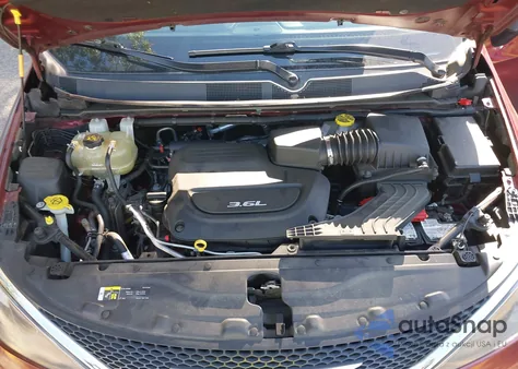 2018 Chrysler Pacifica Touring z USA, uszkodzony, nr VIN 2C4RC1DG0JR148667